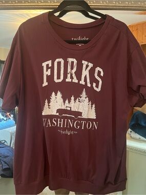Plus Size Twilight Forks Washington Graphic Tee - Burgundy